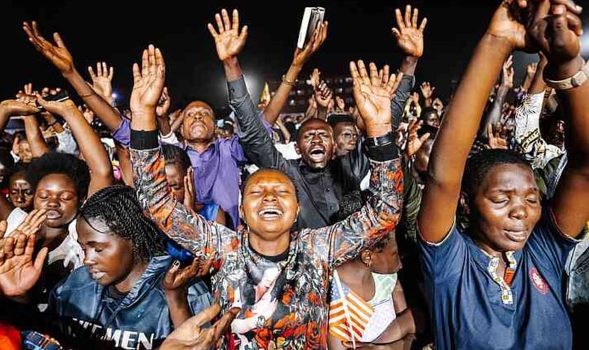 Cruzada evangelística na áfrica. (Foto: Reprodução/CfaN)