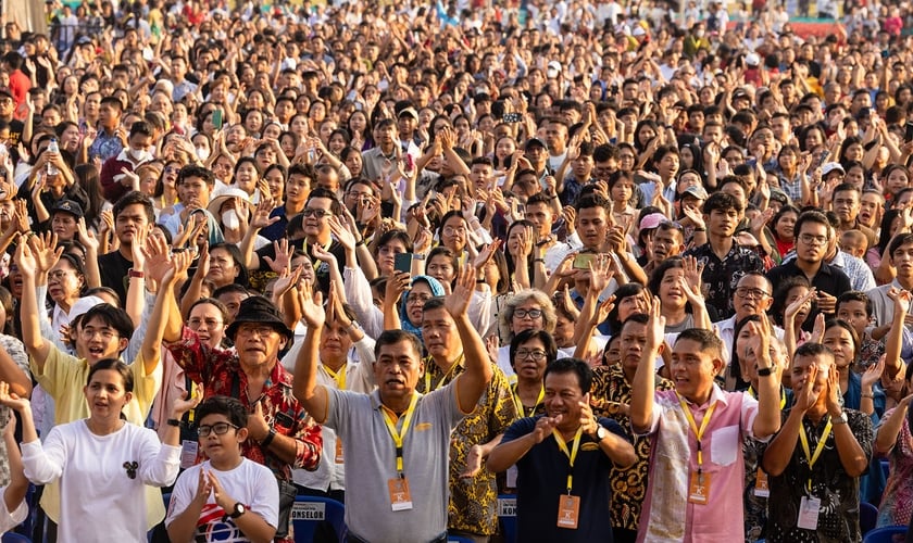 A multidão no evento evangelístico. (Foto: Reprodução/BGEA)