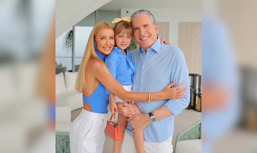 Ana Paula Siebert, Roberto Justus e a filha Vicky, de 5 anos. (Foto: Instagram/robertoljustus)