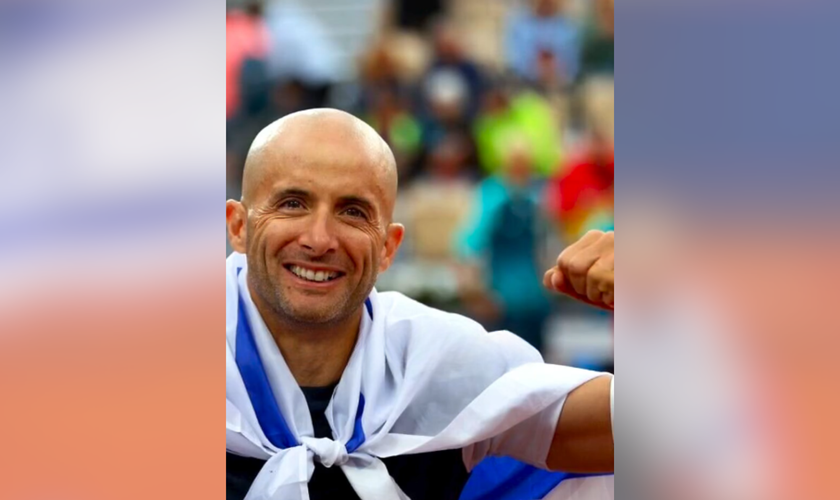 Guy Sasson faz história com vitória em duplas em Wimbledon. (Captura de tela/Instagram/ariacker)