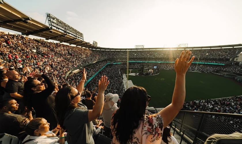 Cruzada Anual da Colheita lotou o Angel Stadium, na Califórnia. (Foto: Instagram/greglaurie)