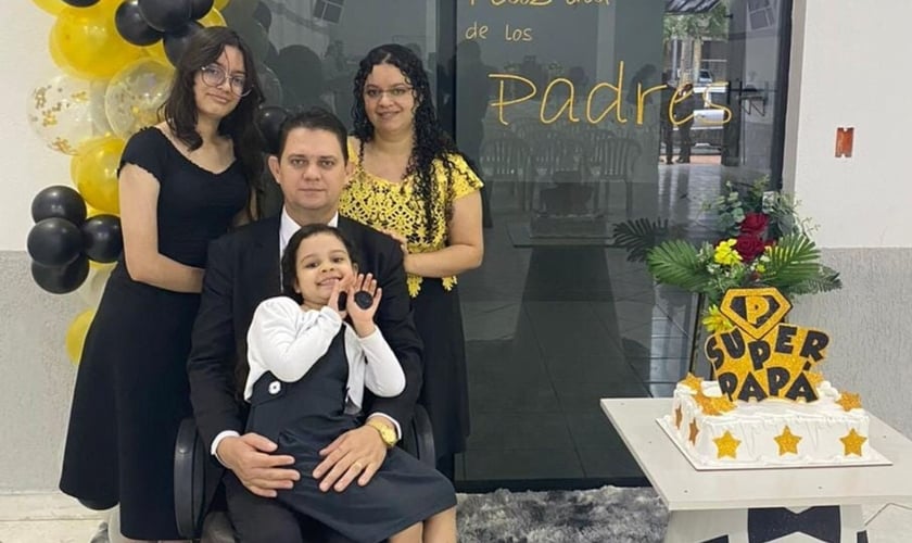 A família missionária. (Foto: Reprodução/Facebook/Davi Samuel Nienov)