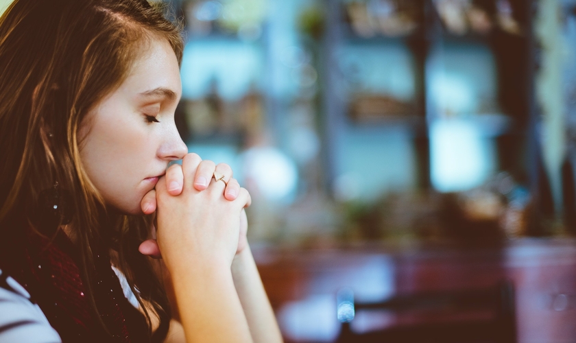 Os dados também indicam que cristãos tendem a atribuir maior importância à vida comunitária. (Foto: Unsplash/Ben White)