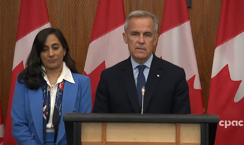 O primeiro-ministro Mark Carney anuncia a intenção do Canadá de reconhecer a condição de Estado palestino. (Captura de tela/YouTube/Cpac)