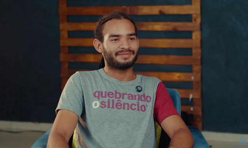 Alê Sandro voltou para Jesus e foi batizado. (Foto: Reprodução/YouTube/Adventistas Bahia Norte)