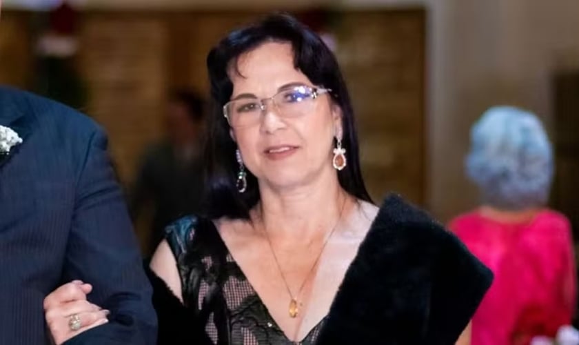 Ana Carla Cristo Chaulet, de 53 anos, morreu vítima de bala perdida. (Foto: Reprodução/Redes sociais).