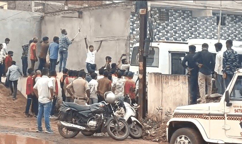 Nacionalistas hindus interrompem culto em Bhilai, distrito de Durg, estado de Chhattisgarh, Índia, em 20 de julho de 2025. (Captura de tela/Morning Star News)