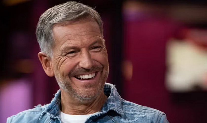 O pastor e escritor John Bevere. (Captura de tela/TBN)