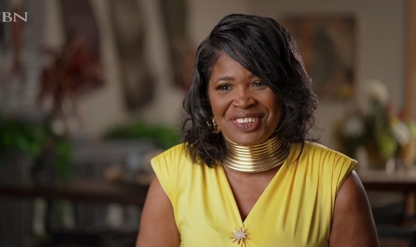 Angie Foxworth foi restaurada por Deus. (Foto: Reprodução/CBN News).