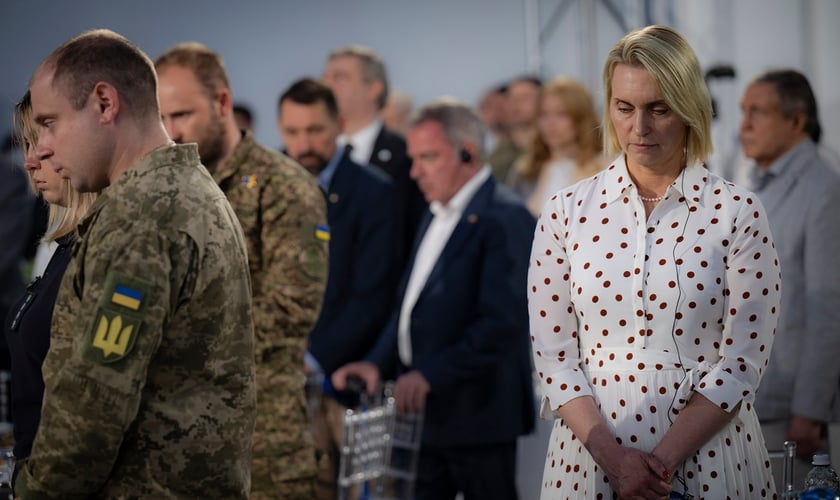 Líderes religiosos e militares participam do Café da Manhã Nacional de Oração da Ucrânia. (Foto: National Prayer Breakfast of Ukraine)
