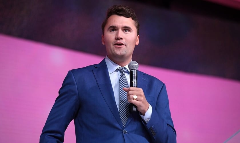 Charlie Kirk em evento da Turning Point USA em 2023. (Foto: Wikimedia Commons/Gage Skidmore)