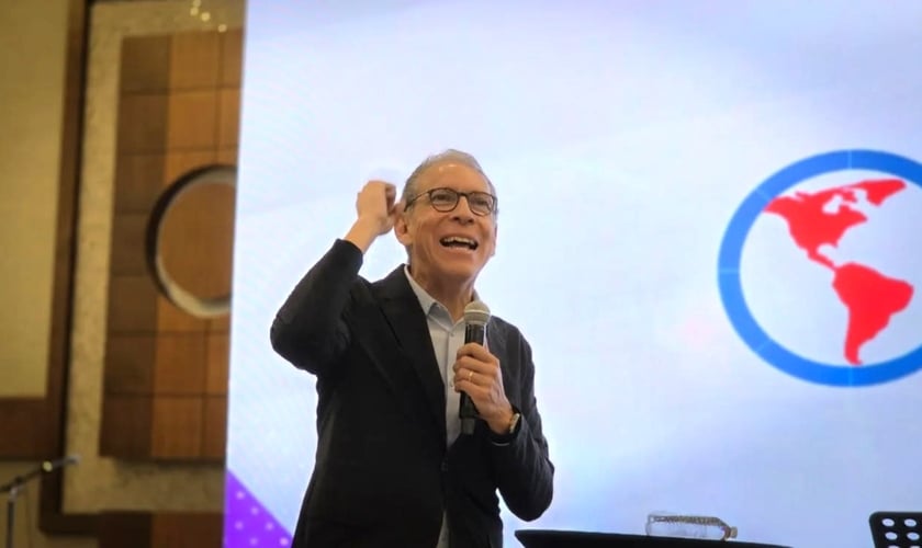 O pastor Marco Barrientos alertou sobre as consequências espirituais do estrelato. (Foto: Facebook/Coicom).