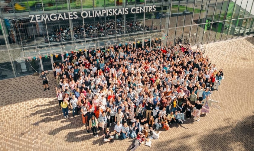 Estudantes participam do Festival Europeu da IFES 2025, realizado em Jelgava, Letônia. (Foto: Divulgação)