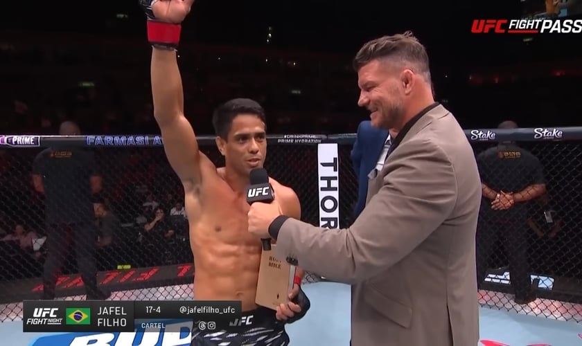 Jafel Filho anunciou o Evangelho no octógono. (Foto: Reprodução/YouTube/UFC Brasil).