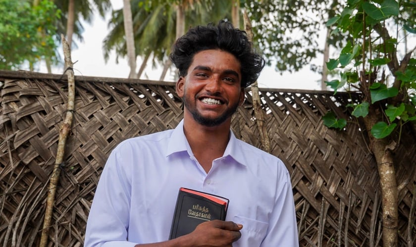Sibi foi transformado por Deus. (Foto: Bible League International).
