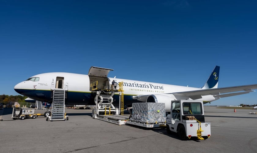 O avião da Samaritan’s Purse carregado decolou para Gaza. (Foto: Samaritan’s Purse).