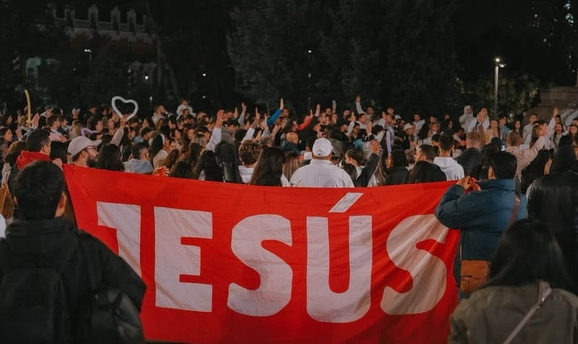 Evangelismo em praça de Madri. (Foto: Instagram/ somoslumenfest)