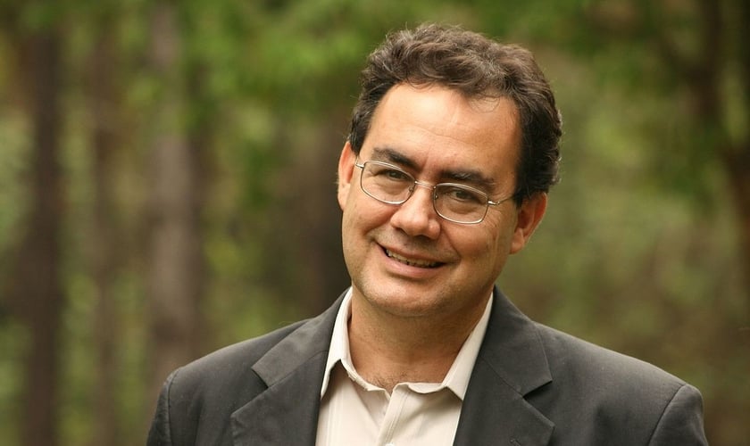 O psiquiatra e escritor Augusto Cury é conhecido por unir neurociência e espiritualidade em suas obras. (Foto: Wikipedia)