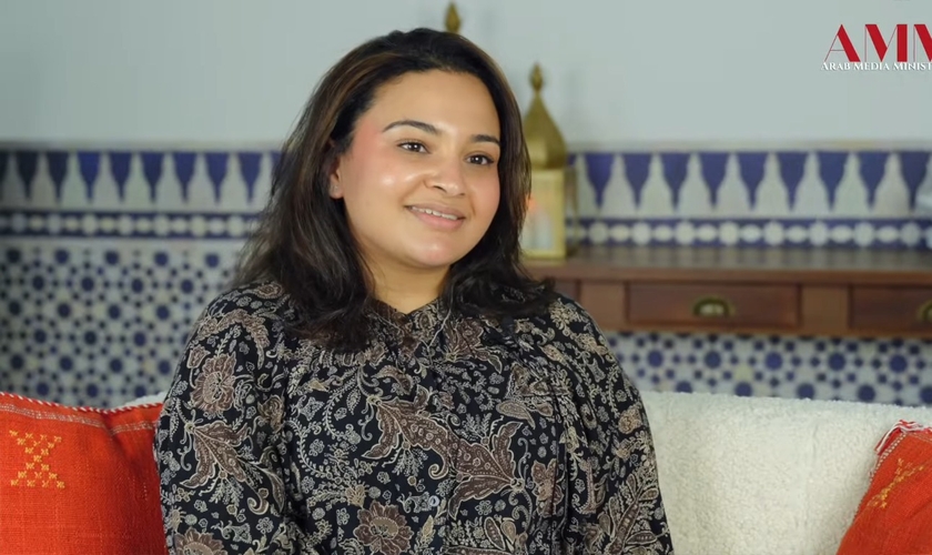 Mariam foi encontrada por Jesus. (Foto: Reprodução/YouTube/Arab Media Ministries).  