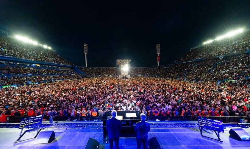 Franklin Graham reúne 75 mil pessoas no Estádio Vélez em duas noites de evangelismo durante o evento “Esperanza Buenos Aires”. (Foto: Associação Evangelística Billy Graham)