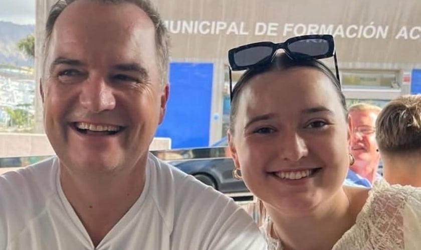 Alexander Wurm e a filha Serena transportavam suprimentos de socorro para a Jamaica. (Foto: Facebook/Ignite the Fire Ministry)