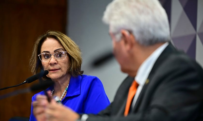 Damares Alves na sessão da Comissão de Direitos Humanos do Senado. (Foto: Saulo Cruz/Agência Senado)