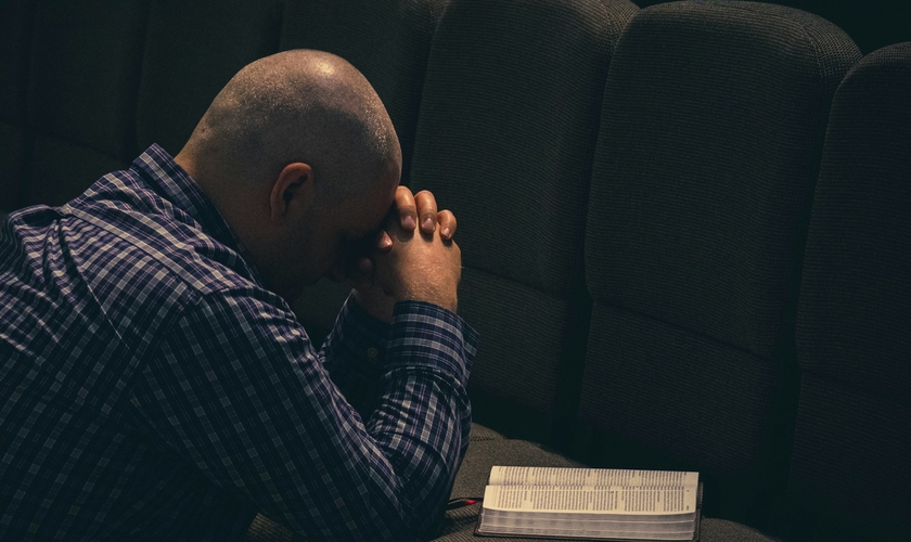 Após oração, homem relata milagre e descobre que não precisa mais realizar tratamento para câncer de próstata. (Foto ilustrativa: Unsplash/Billy Leivon)