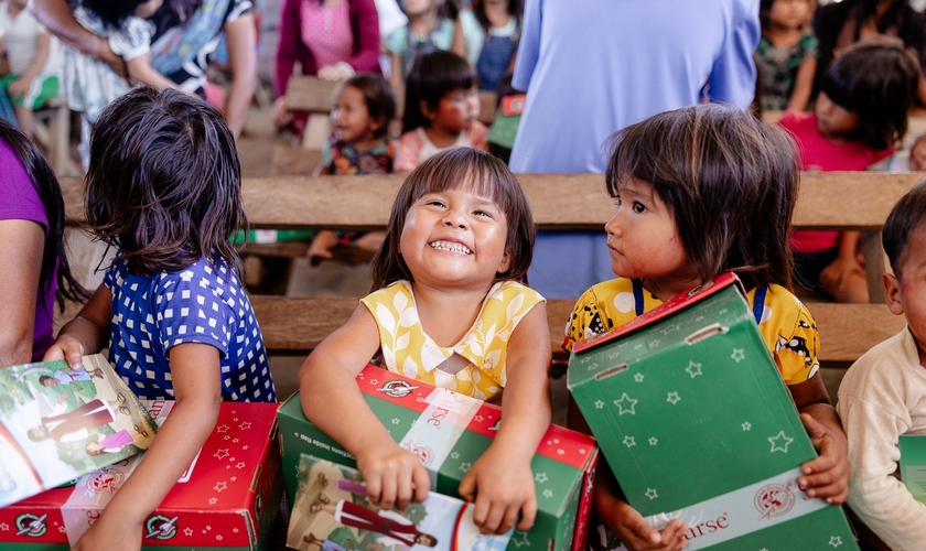 Crianças vulneráveis de 130 países receberão o presente de Natal. (Foto: Facebook/Samaritan’s Purse).