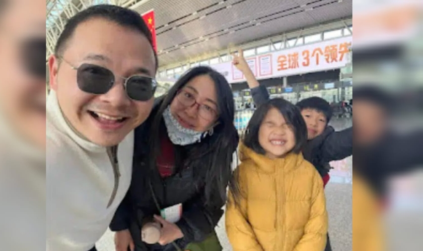 A família do pastor Wang Lin. (Foto: China Aid).