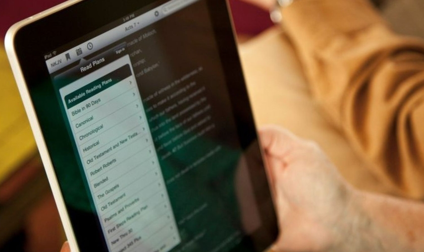 O aplicativo da Bíblia marcou um recorde global no engajamento das Escrituras. (Foto: Reprodução/Facebook/YouVersion)