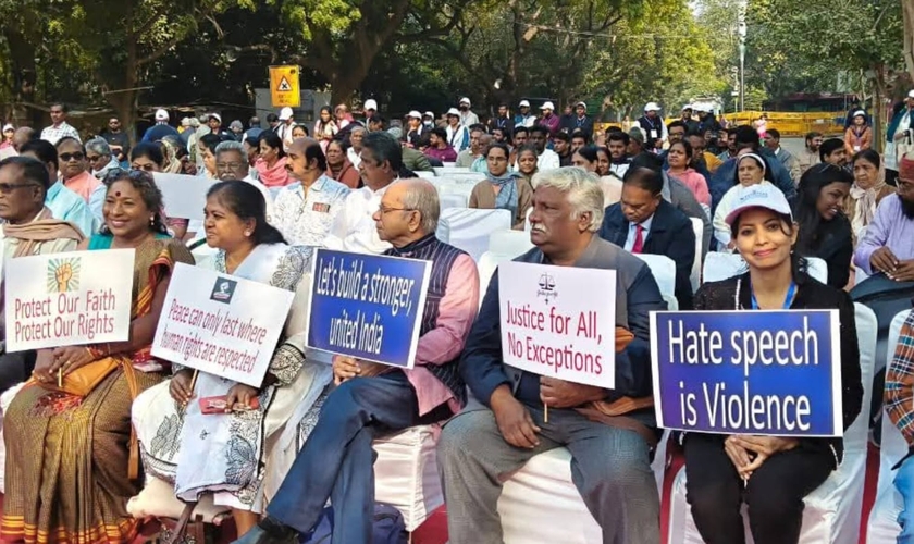 Uma multidão protestou contra a perseguição em Nova Deli. (Foto: CSW).