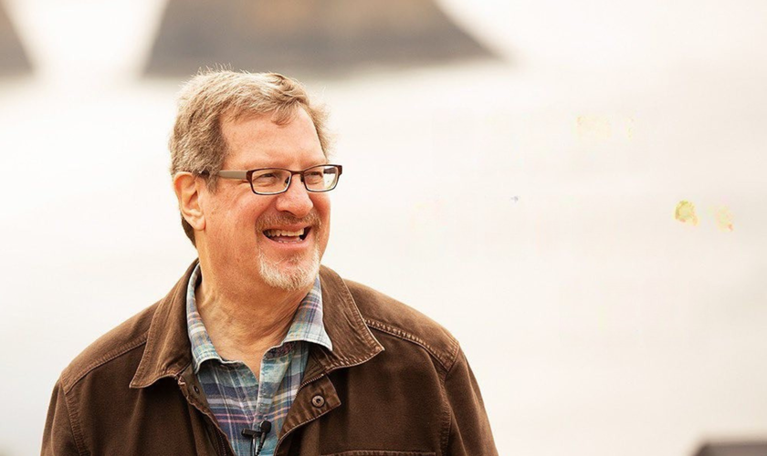 Lee Strobel investiga se milagres acontecem em novo documentário “The Case for Miracles”. (Foto: Instagram/caseformiraclesmovie)