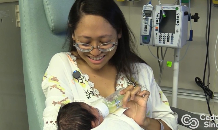 Suze celebrou a chegada de Ryu. (Foto: Reprodução/Cedars Sinai)