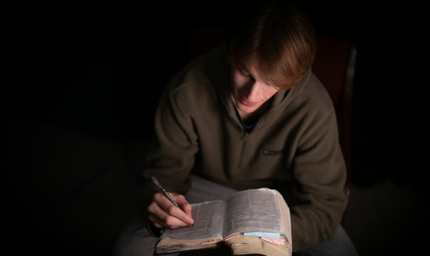  Fenômeno cristão anima estudiosos da fé na Finlândia. (Foto: Simon Ray / Unsplash)