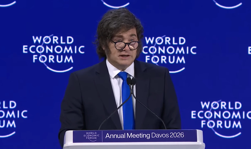 Javier Milei discursa no Fórum Econômico Mundial, em Davos, Suíça, em 21 de janeiro de 2026. (Captura de tela/YouTube/World Economic Forum)