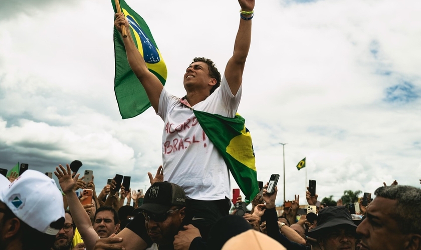 Nikolas Ferreira durante a Caminhada da Liberdade. (Foto: Facebook/Nikolas Ferreira)