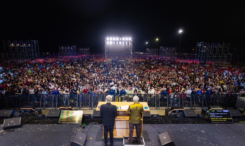 Milhares participam de campanha evangelística com Franklin Graham no Camboja. (Foto: Associação Evangelística Billy Graham)