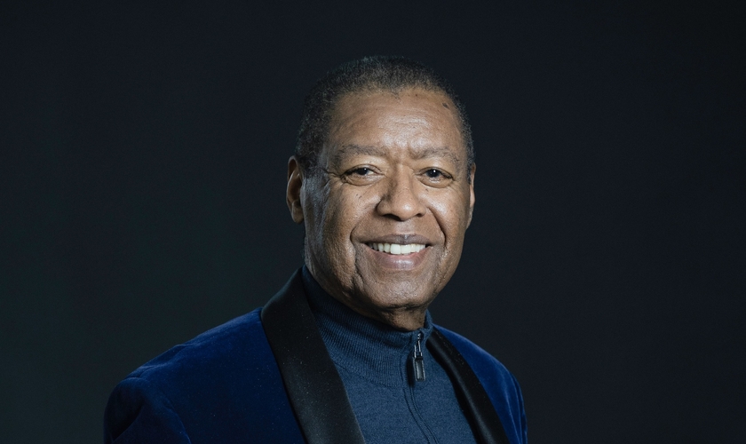 O ministro de louvorRon Kenoly. (Foto: Facebook/Ron Kenoly)