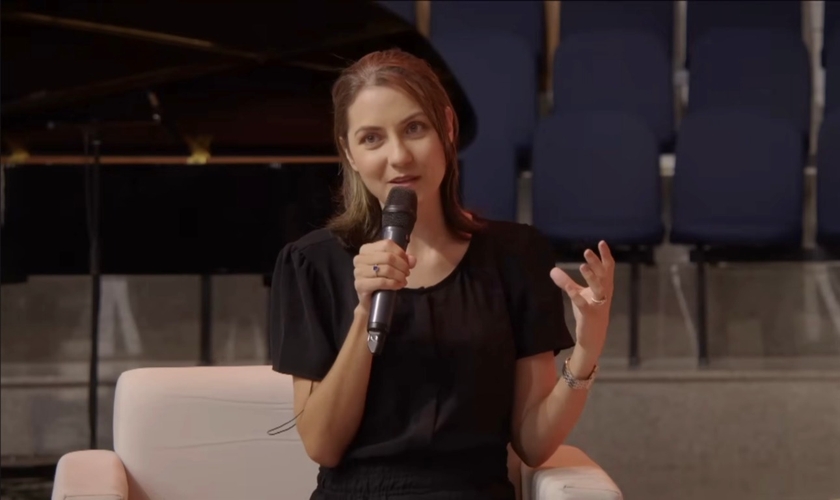 Simone Moura luta contra o câncer de ovário. (Foto: Reprodução/YouTube/Simone Moura).