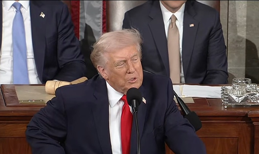 O presidente Donald Trump discursa durante o Estado da União no Capitólio. (Captura de tela/YouTube/The White House)