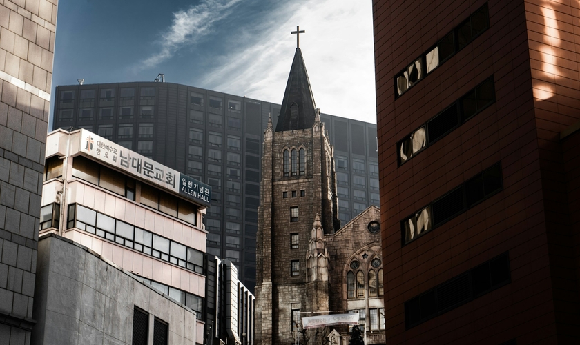 Igreja Presbiteriana Namdaemun, em Seul, Coreia do Sul. (Foto: Guillermo Pérez/Unsplash)