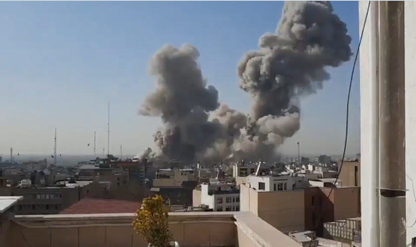 Primeiras imagens do ataque ao Irã. (Captura de tela/X/ Sean Feucht)