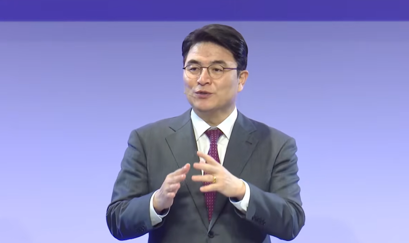 O reverendo Choi Byung-rak foi um dos palestrantes do evento. (Foto: Reprodução/YouTube/갓피플TV)