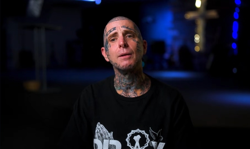 Brian foi transformado por Jesus. (Foto: Reprodução/YouTube/Delafé Testimonies).