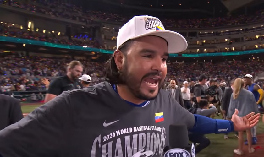 Eugenio Suárez em entrevista à Fox Sports após a vitória da Venezuela sobre os EUA na final do World Baseball Classic de 2026. (captura de tela/YouTube/Fox Sports)