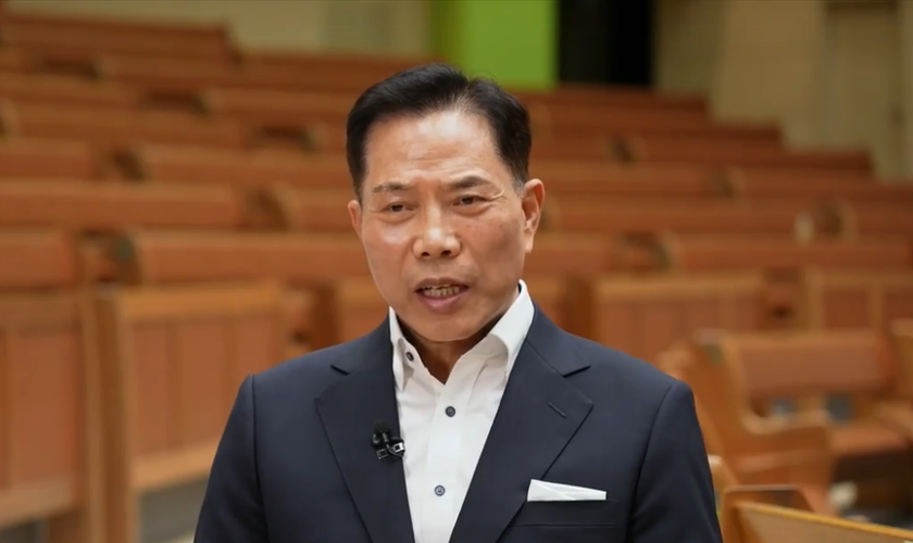 Pastor sul-coreano Hyun-bo Son durante entrevista após sua libertação, em sua igreja na Coreia do Sul (Captura de tela/CBN News)