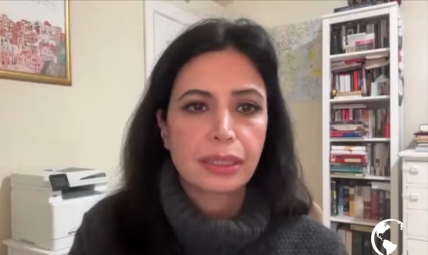 Rostampour Keller. (Foto: Reprodução/YouTube/World Prayer Network).