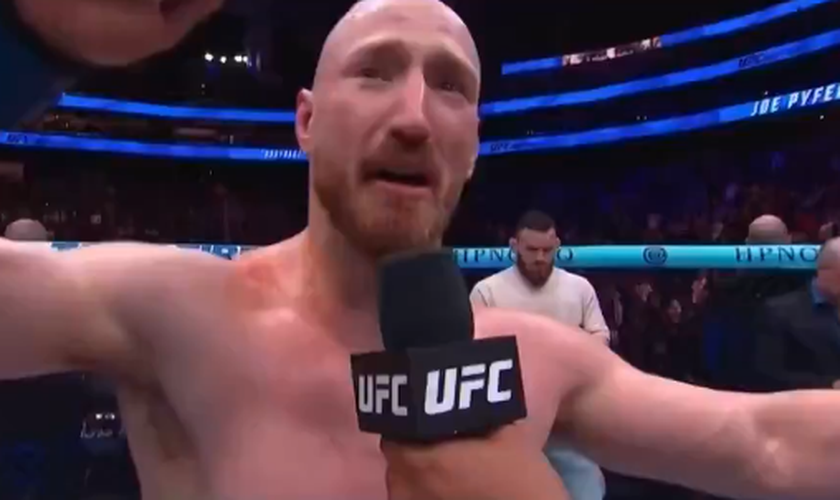 O lutador Joe Pyfer testemunha sua fé durante entrevista no UFC. (Captura de tela/X/ realDailyWire)