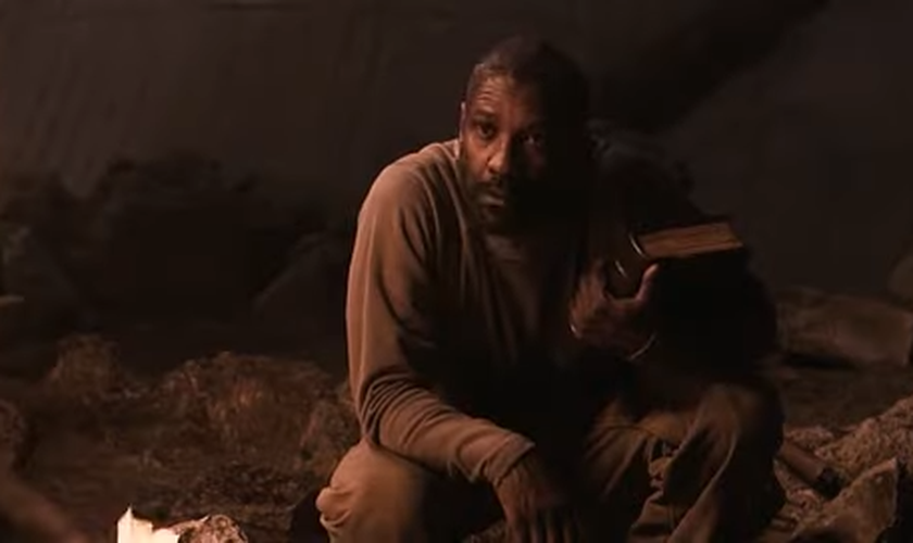 Denzel Washington em cena do filme O Livro de Eli. (Captura de tela/YouTube/So Bodega)
