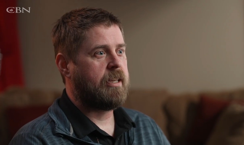 Rob Condley foi liberto do alcoolismo por Deus. (Foto: Reprodução/CBN News).